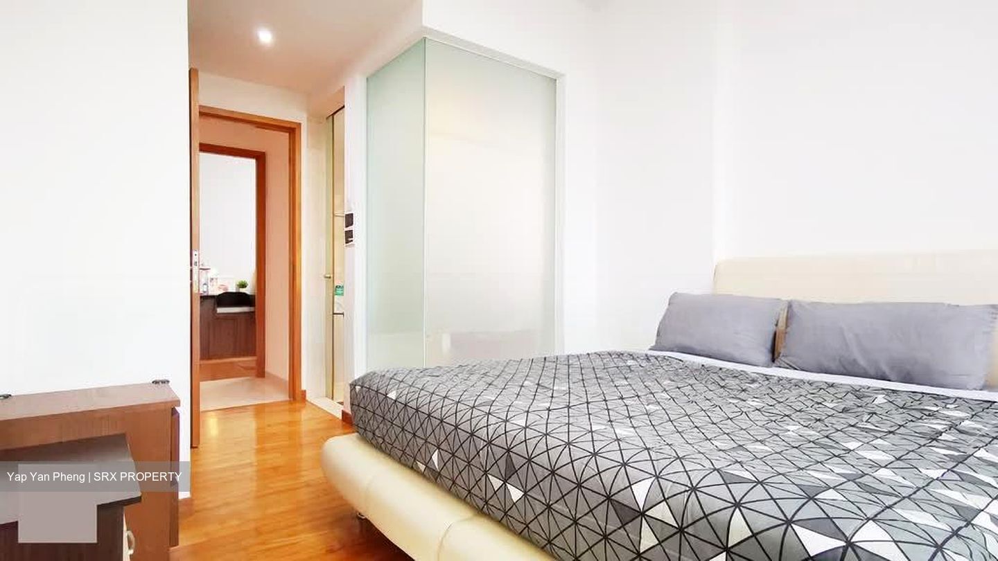 The Lakeshore (D22), Condominium #561223361